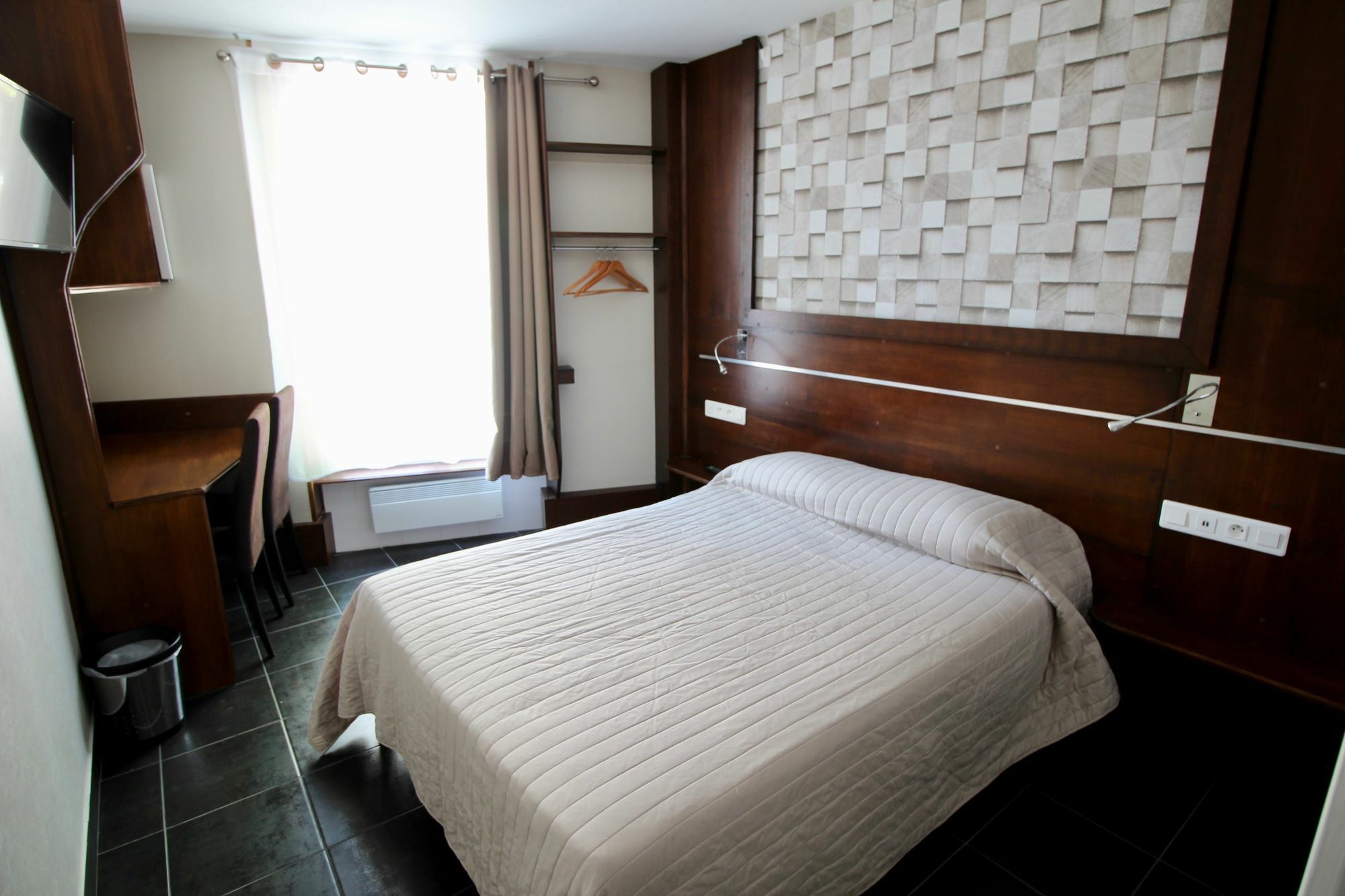 Hotel Des Pyrenees Париж Экстерьер фото
